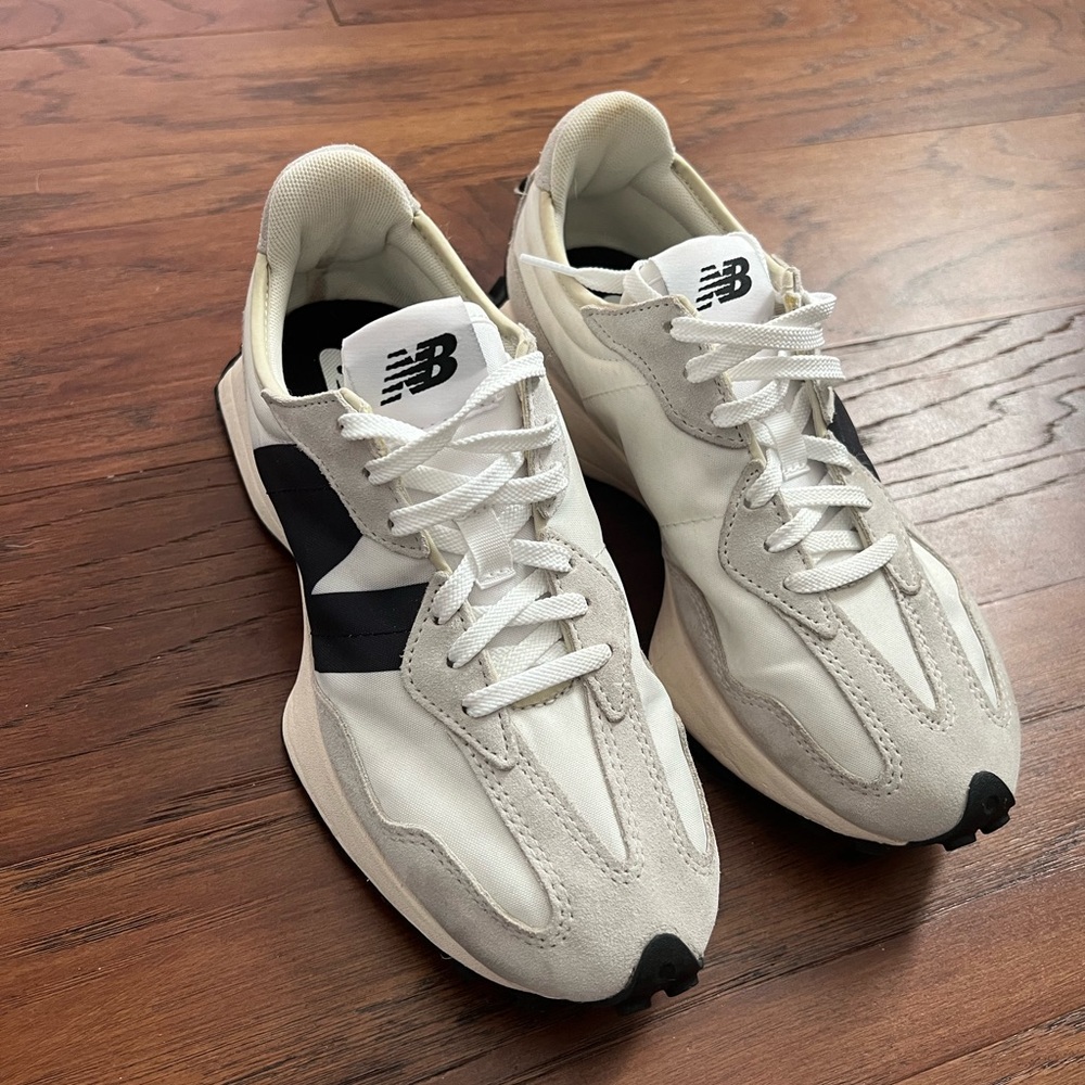 New Balance 327 Sneakers
